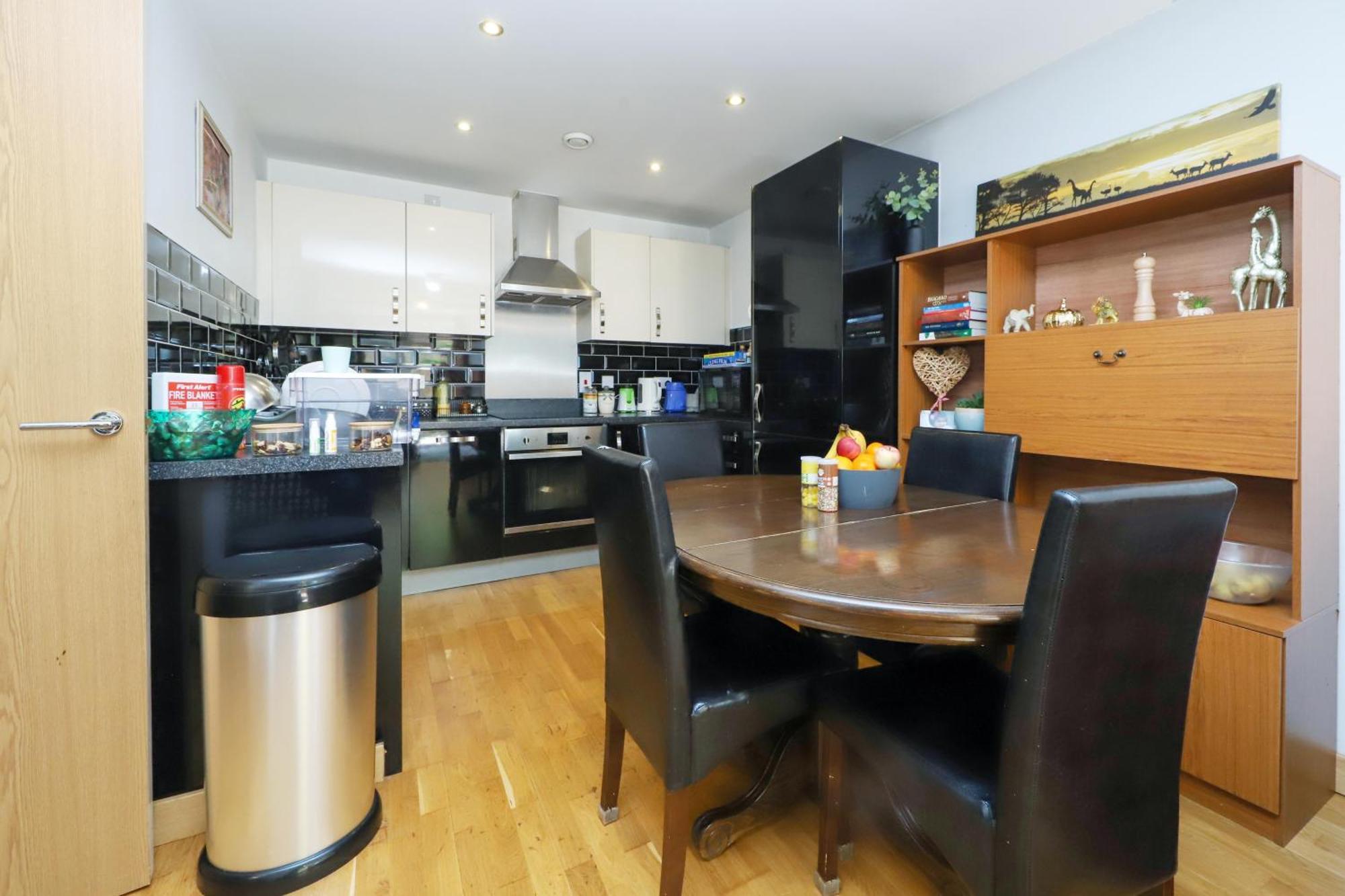 Homestay Luxurious Ensuite Double Close To Heathrow *
