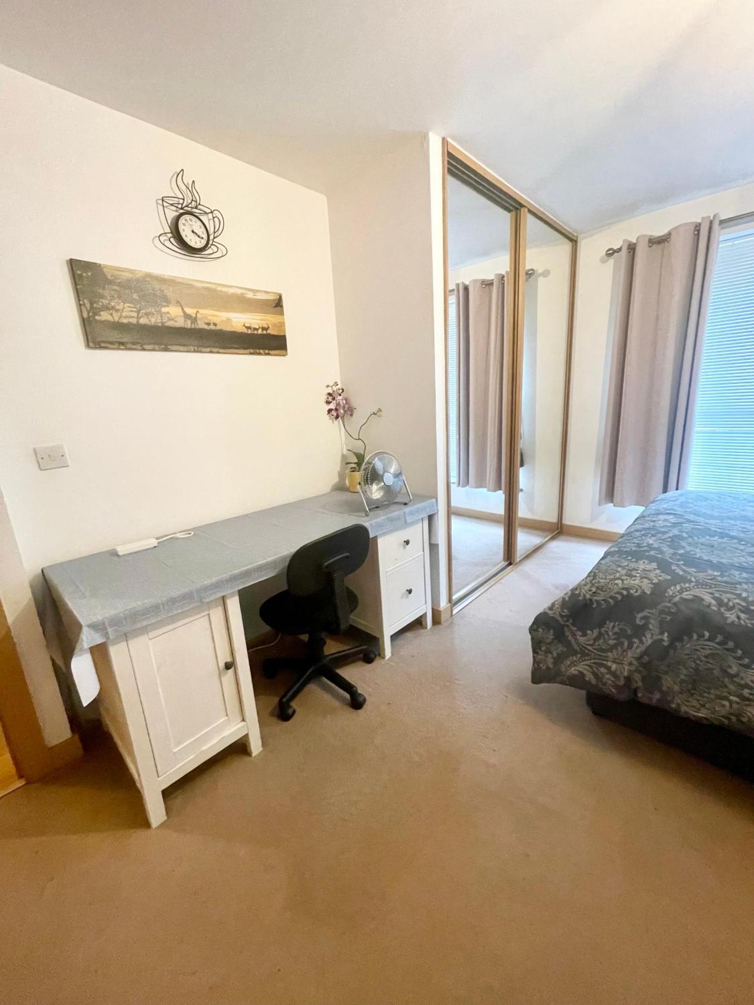 Luxurious Ensuite Double Close To Heathrow Homestay *